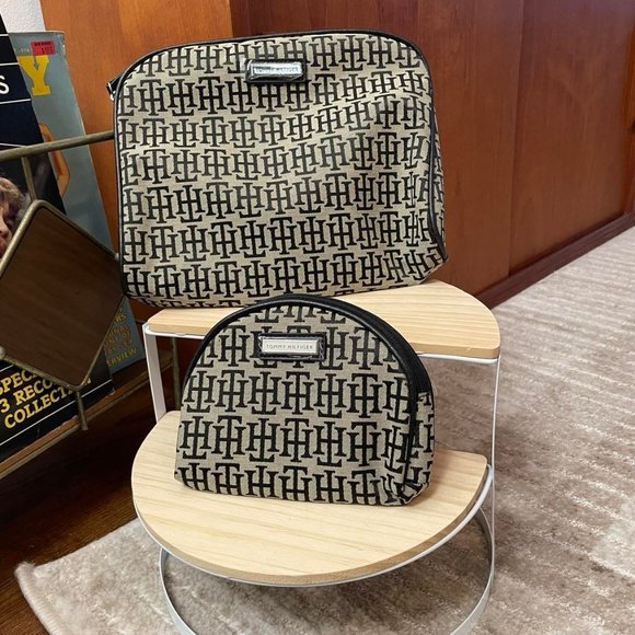 Tommy Hilfiger Make-Up Bags - Picture 2 of 7